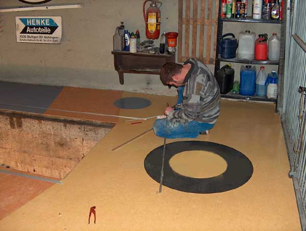 Garagenboden mit Emblemen